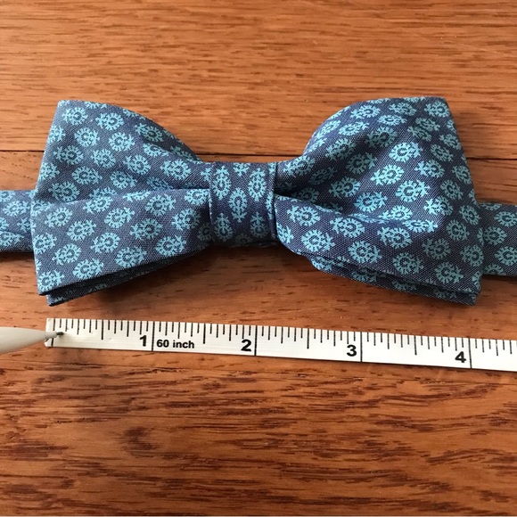Boy’s Velcro Bowtie in Light Blue Print Pattern - Picture 7 of 7